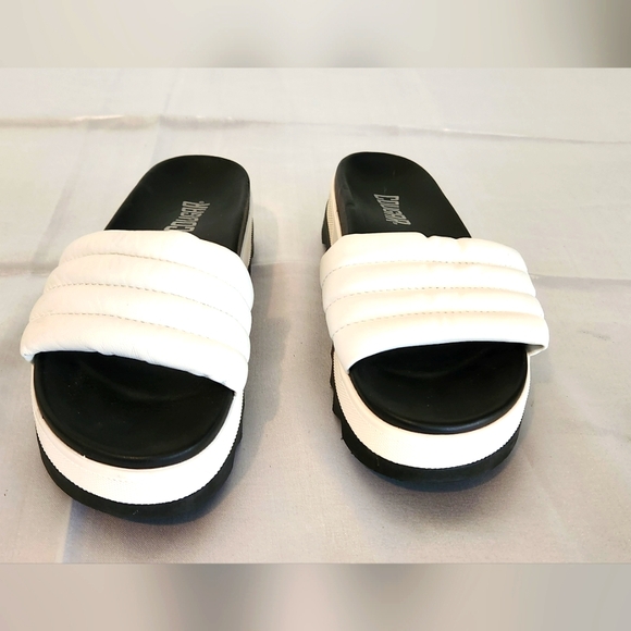 NWOT COUGAR PRATO Open toe White leather womens sandals size 7 - Picture 2 of 7